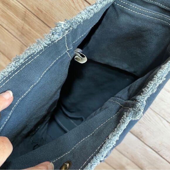 WALT DISNEY WORLD CANVAS TOTE IN NAVY BLUE - Picture 5 of 6